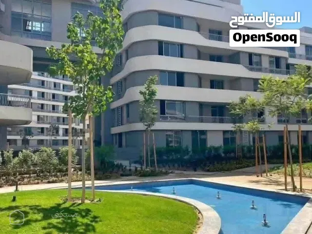 شقة علي المفتاح بجوار مدينتي 3 غرف مقدم مليون فقط بكمبوند ساكن وعايش