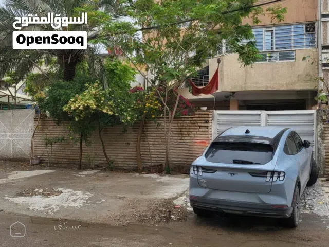 بيت 300 متر ثلاث طوابق في البنوك يصلح للسكن او روضة