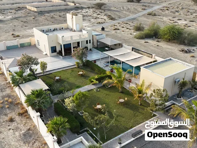 شاليه مميزه وجميله للبيع في صحم (المجز الصغرى) غرب بوابة صحار ومساحة الارض 2400