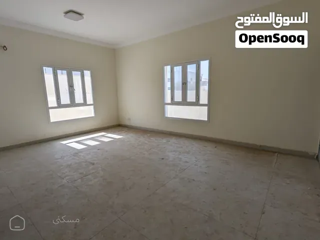 للبيع فيلا بواجه مستقلة في المعبيلة الثامنه بسعر ممتاز