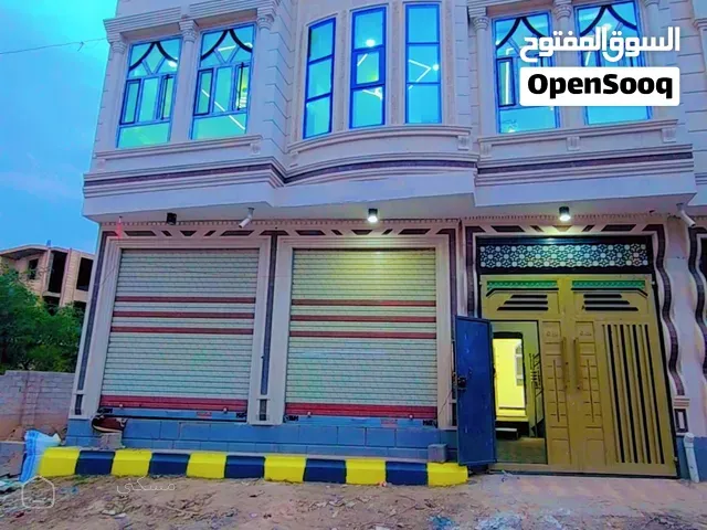 للبيع عماره للاستثمار 100%100 وسعر صادم جداً الموقع صنعاء في قلب كل الخدمات وسط سوق