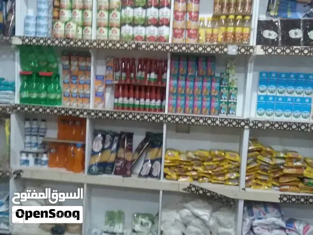 بقاله مليانه بضاعه من والى واربع ثلاجات