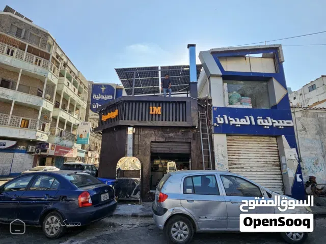 محل تجاري موقع فريد وسط السوق للايجار مجهز بمنضومه طاقة شمسية وخزانات مياة للايجار للايجار او النقل