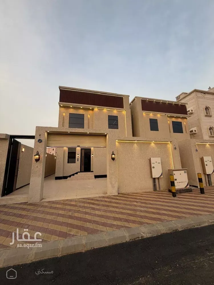 فيلا للبيع في شارع الامير سعود الفيصل