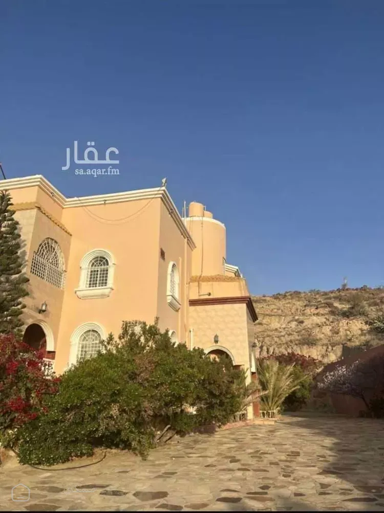 فيلا للإيجار في شارع الشارع العام