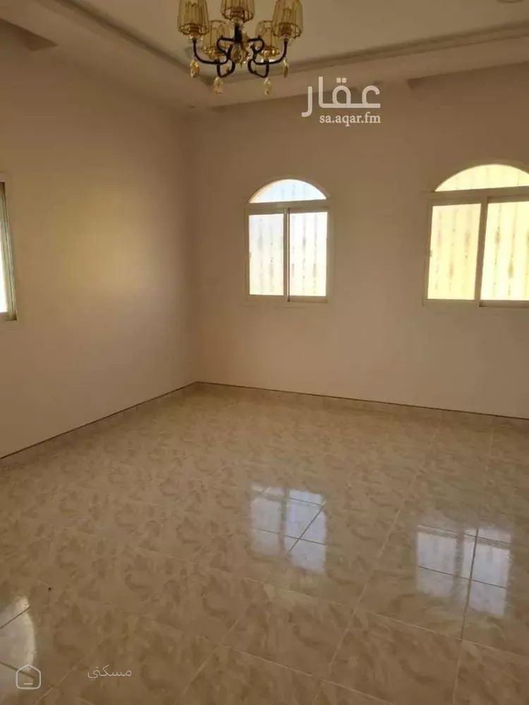 فيلا للبيع في شارع 2045943