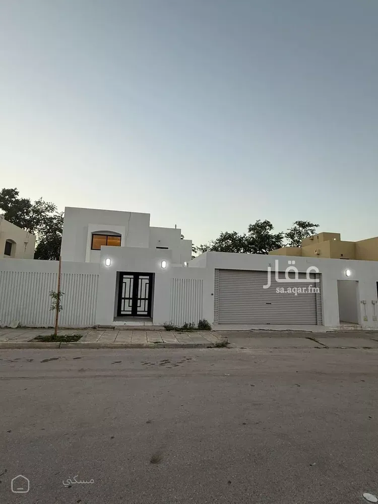 فيلا للإيجار في شارع الاحزاب 7