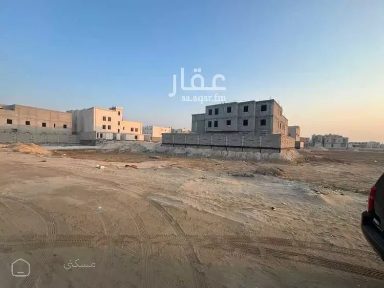 أرض للبيع في شارع اشبيليه 163