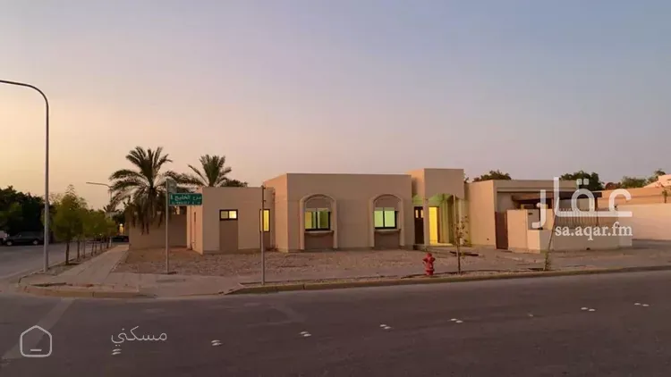 فيلا للبيع في شارع الخليج 4